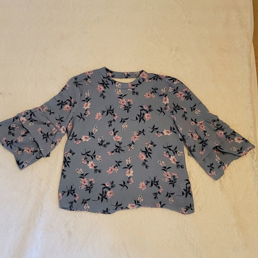 Wallflower‎ flared sleeve blouse